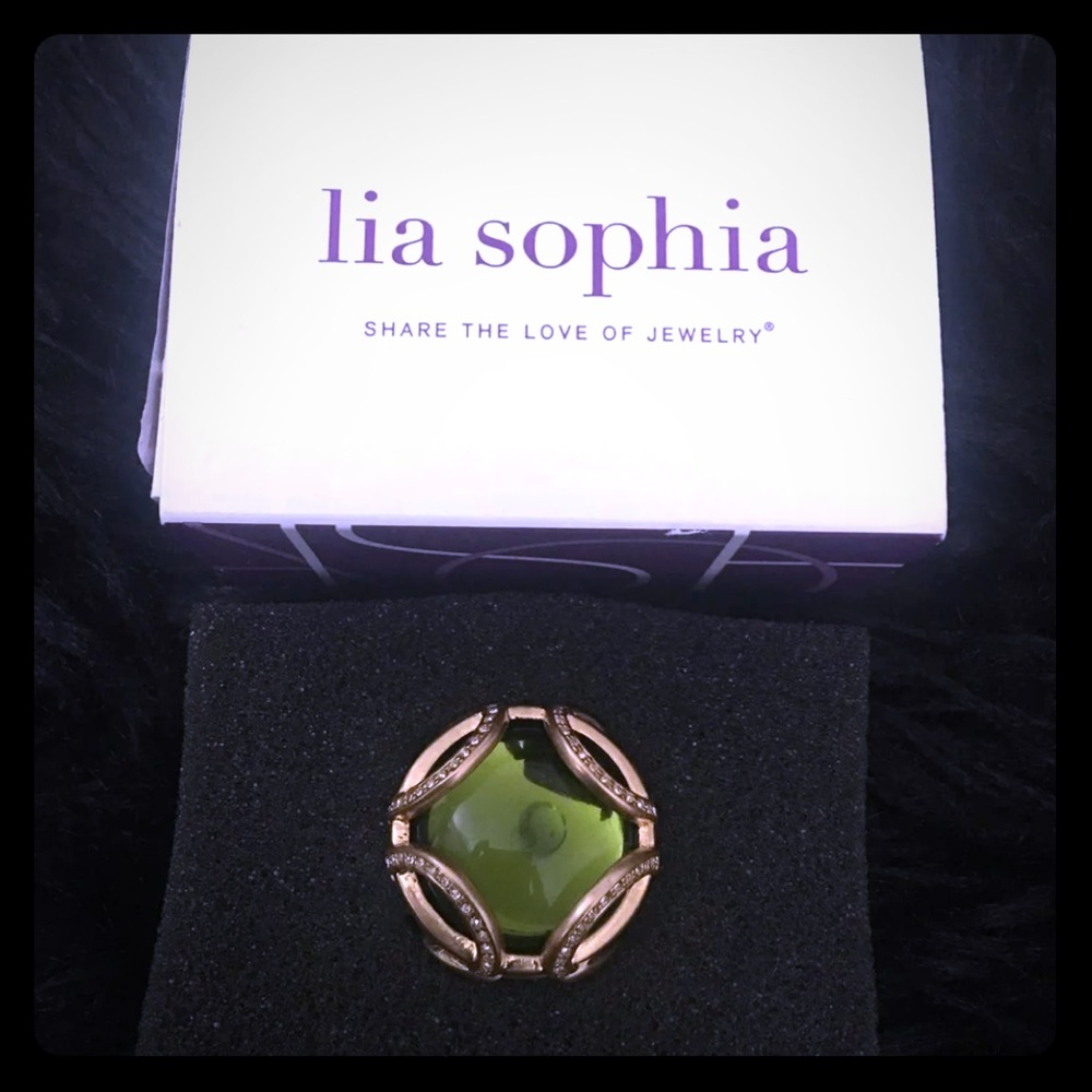 🚨SOLD ON MERCARI🚨Emerald Green Ring
